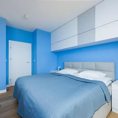 With Terrace & Parking By Renters Lejlighed