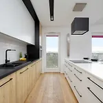 With Terrace & Parking By Renters *