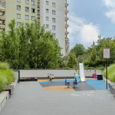 With Terrace & Parking By Renters Apartment *