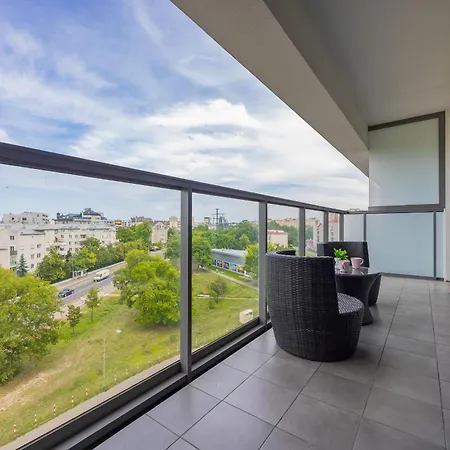 Apartment With Terrace & Parking By Renters *